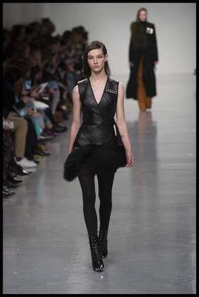 London Fashion Week - Koma Modenschau . 19 02 2017. London, United Kingdom. Models walk the catwalk at the David Koma show on day 3 of London Fashion Week 2017 at 180 The Strand, London, UK,  xBenxStevensx xi-Imagesx IIM-14435-0005