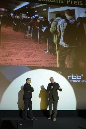 Moderator Knut Elstermann und Wieland Speck (Leiter Sektion Panorama) während der Verleihung des Panorama Publikumspreises anlässlich der 67. Berlinale 67. Internationale Filmfestspiele Berlin