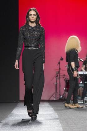 Model bei der Juana Martin Fashion Show mit Livemusik der Band Medina Azahara auf der Mercedes-Benz Fashion Week Madrid Autumn Winter 2017. Madrid, 19.02.2017 Juana Martin Model  Foto:xDyDxFotografosx xFuturexImage