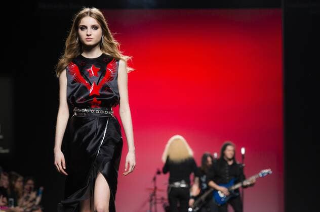 Model bei der Juana Martin Fashion Show mit Livemusik der Band Medina Azahara auf der Mercedes-Benz Fashion Week Madrid Autumn Winter 2017. Madrid, 19.02.2017 Juana Martin Model  Foto:xDyDxFotografosx xFuturexImage