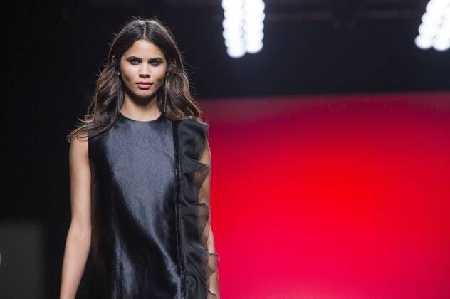 Model bei der Juana Martin Fashion Show mit Livemusik der Band Medina Azahara auf der Mercedes-Benz Fashion Week Madrid Autumn Winter 2017. Madrid, 19.02.2017 Juana Martin Model  Foto:xDyDxFotografosx xFuturexImage