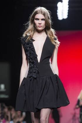 Model bei der Juana Martin Fashion Show mit Livemusik der Band Medina Azahara auf der Mercedes-Benz Fashion Week Madrid Autumn Winter 2017. Madrid, 19.02.2017 Juana Martin Model  Foto:xDyDxFotografosx xFuturexImage