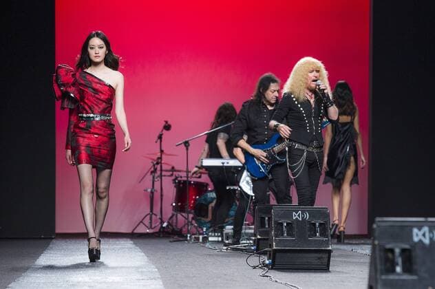 Model bei der Juana Martin Fashion Show mit Livemusik der Band Medina Azahara auf der Mercedes-Benz Fashion Week Madrid Autumn Winter 2017. Madrid, 19.02.2017 Juana Martin Model  Foto:xDyDxFotografosx xFuturexImage