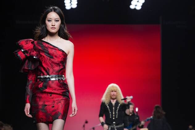 Model bei der Juana Martin Fashion Show mit Livemusik der Band Medina Azahara auf der Mercedes-Benz Fashion Week Madrid Autumn Winter 2017. Madrid, 19.02.2017 Juana Martin Model  Foto:xDyDxFotografosx xFuturexImage