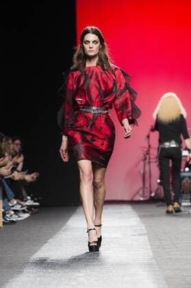 Model bei der Juana Martin Fashion Show mit Livemusik der Band Medina Azahara auf der Mercedes-Benz Fashion Week Madrid Autumn Winter 2017. Madrid, 19.02.2017 Juana Martin Model  Foto:xDyDxFotografosx xFuturexImage