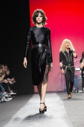 Model bei der Juana Martin Fashion Show mit Livemusik der Band Medina Azahara auf der Mercedes-Benz Fashion Week Madrid Autumn Winter 2017. Madrid, 19.02.2017 Juana Martin Model  Foto:xDyDxFotografosx xFuturexImage