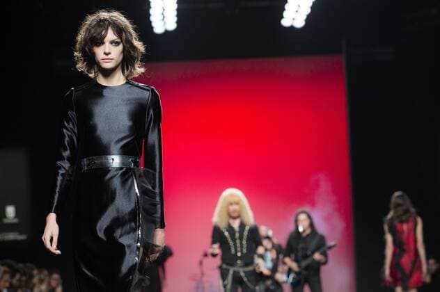 Model bei der Juana Martin Fashion Show mit Livemusik der Band Medina Azahara auf der Mercedes-Benz Fashion Week Madrid Autumn Winter 2017. Madrid, 19.02.2017 Juana Martin Model  Foto:xDyDxFotografosx xFuturexImage