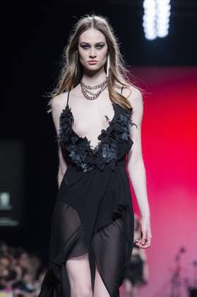 Model bei der Juana Martin Fashion Show mit Livemusik der Band Medina Azahara auf der Mercedes-Benz Fashion Week Madrid Autumn Winter 2017. Madrid, 19.02.2017 Juana Martin Model  Foto:xDyDxFotografosx xFuturexImage