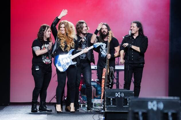 Juana Martin Fashion Show mit Livemusik der Band Medina Azahara auf der Mercedes-Benz Fashion Week Madrid Autumn Winter 2017. Madrid, 19.02.2017 Medina Azahara  Foto:xDyDxFotografosx xFuturexImage