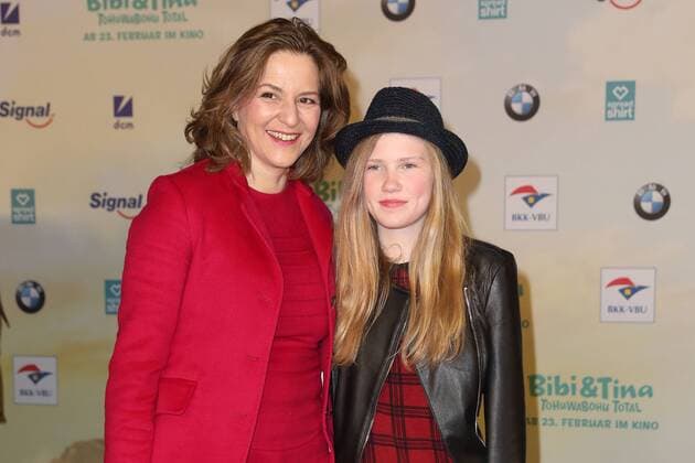 Martina Gedeck und ihre Nichte Paula bei der Bibi und Tina- Tohuwabohu Total Film Premiere am 19.02.2017 in Berlin Bibi und Tina- Tohuwabohu Total Filmpremiere in Berlin, 2017 