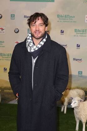 Ronald Zehrfeld bei der Bibi und Tina- Tohuwabohu Total Film Premiere am 19.02.2017 in Berlin Bibi und Tina- Tohuwabohu Total Filmpremiere in Berlin, 2017 