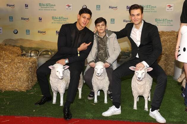 Emilio Sakraya, ilyes Moutaoukkil und Louis Held bei der Bibi und Tina- Tohuwabohu Total Film Premiere am 19.02.2017 in Berlin Bibi und Tina- Tohuwabohu Total Filmpremiere in Berlin, 2017 
