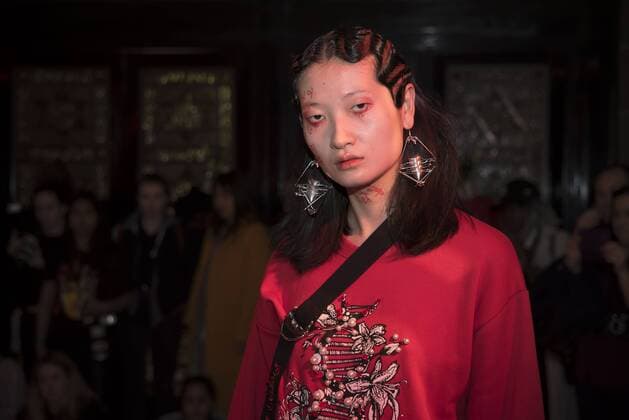 London Fashion Week - Haluminous Modenschau London Fashion Week: Haluminous Presentation AW17 Haluminous presentation of AW17 collection at Fashion Scout. Haluminous is a Sydney (AUS) bades womenswear and accessories brand, founded in 2016 by designer Hannah Kim  AlbertoxPezzali