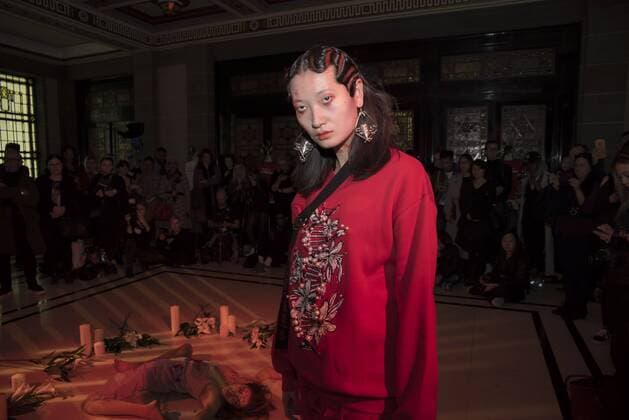 London Fashion Week - Haluminous Modenschau London Fashion Week: Haluminous Presentation AW17 Haluminous presentation of AW17 collection at Fashion Scout. Haluminous is a Sydney (AUS) bades womenswear and accessories brand, founded in 2016 by designer Hannah Kim  AlbertoxPezzali