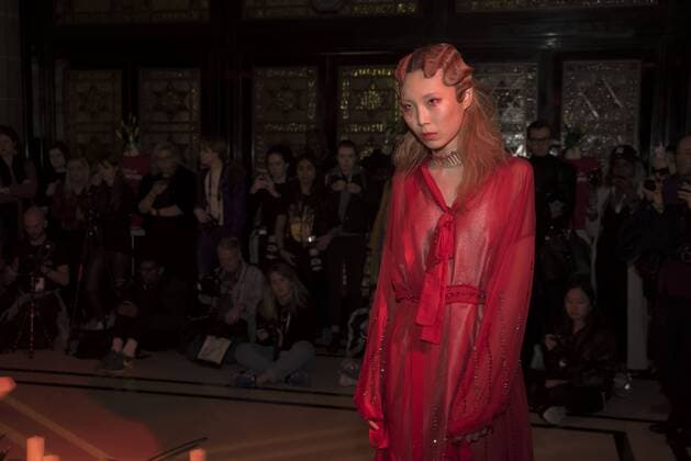 London Fashion Week - Haluminous Modenschau London Fashion Week: Haluminous Presentation AW17 Haluminous presentation of AW17 collection at Fashion Scout. Haluminous is a Sydney (AUS) bades womenswear and accessories brand, founded in 2016 by designer Hannah Kim  AlbertoxPezzali