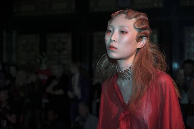 London Fashion Week - Haluminous Modenschau London Fashion Week: Haluminous Presentation AW17 Haluminous presentation of AW17 collection at Fashion Scout. Haluminous is a Sydney (AUS) bades womenswear and accessories brand, founded in 2016 by designer Hannah Kim  AlbertoxPezzali