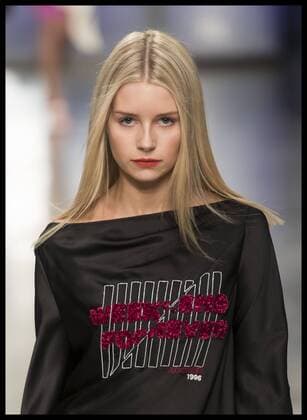 London Fashion Week - Lottie Moss während der Topshop Unique Modenschau . 19 02 2017. London, United Kingdom. Lottie Moss on the catwalk at the Topshop Unique show on day three of London Fashion Week for Autumn Winter 2017.  xStephenxLockx xi-Imagesx IIM-14434-0037