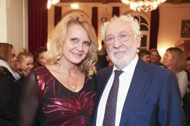 Dieter Hallervorden mit Freundin Christiane Zander bei der Premiere des Jungendtheater Am Bildschirm Licht , Produktion Junges Schlosspark Theater (YAS) am 19.02.17 in Berlin. Johannes Hallervorden feiert Premiere im Schlosspark Theater