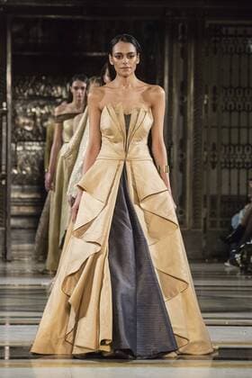 London, UK, 19 February 2017. A model walks the runway during the Kajal Patel show at House of MEA, Fashion Scout, London Fashion Week. House of Middle East & Asia is a platform to promote fashion talent from across the Middle East, Asia and India. House of MEA, Fashion Scout, London Fashion Week, London, UK 