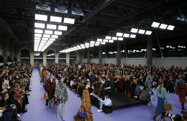 Models showcase designs at the Mulberry show during the London Fashion Week February 2017 collections in London, Britain, on Feb. 19, 2017. ) (sxk) BRITAIN-LONDON-LONDON FASHION WEEK-MULBERRY HanxYan 