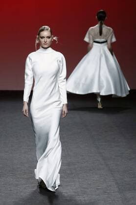 Bilder des Tages A model displays a 2017 2018 fall-winter collection s creation by The 2nd Skin Co. brand during a fashion show held as part of Mercedes Benz Fashion Week in Madrid, Spain, 20 February 2017. The Mercedes-Bemz Fashion Week Madrid runs from 16 to 21 February. Mercedes Benz Fashion Week Madrid !ACHTUNG: NUR REDAKTIONELLE NUTZUNG!  Copyright: xZipix 20170220-636231917743931893