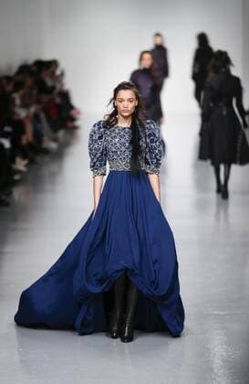 Models present creations by Antonio Berardi during the Autumn Winter 2017 London Fashion Week in London, Britain, on Feb. 20, 2017. ) (djj) BRITAIN-LONDON-LONDON FASHION WEEK-ANTONIO BERARDI HanxYan 