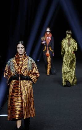 Several models display 2017 2018 fall-winter collection s creations by Alvarno brand during a fashion show held as part of Mercedes Benz Fashion Week in Madrid, Spain, 20 February 2017. The Mercedes-Bemz Fashion Week Madrid runs from 16 to 21 February. Mercedes Benz Fashion Week Madrid !ACHTUNG: NUR REDAKTIONELLE NUTZUNG!  Copyright: xZipix 20170220-636231969993373822
