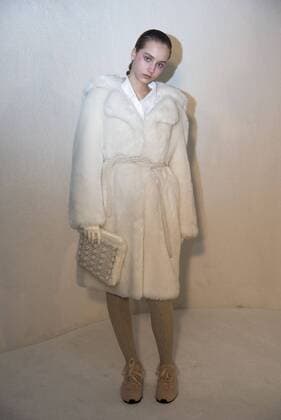 London Fashion Week: Shrimps presentation AW17 Shrimps presentation of the AW17 collection at London Fashion Week. Shrimps is a fashion label from the young London-based designer, Hannah Weiland, launched in 2013.  AlbertoxPezzali