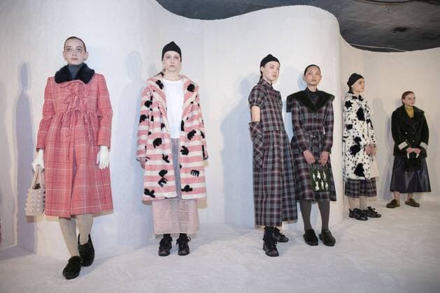 London Fashion Week: Shrimps presentation AW17 Shrimps presentation of the AW17 collection at London Fashion Week. Shrimps is a fashion label from the young London-based designer, Hannah Weiland, launched in 2013.  AlbertoxPezzali