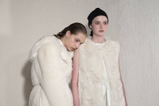 London Fashion Week: Shrimps presentation AW17 Shrimps presentation of the AW17 collection at London Fashion Week. Shrimps is a fashion label from the young London-based designer, Hannah Weiland, launched in 2013.  AlbertoxPezzali