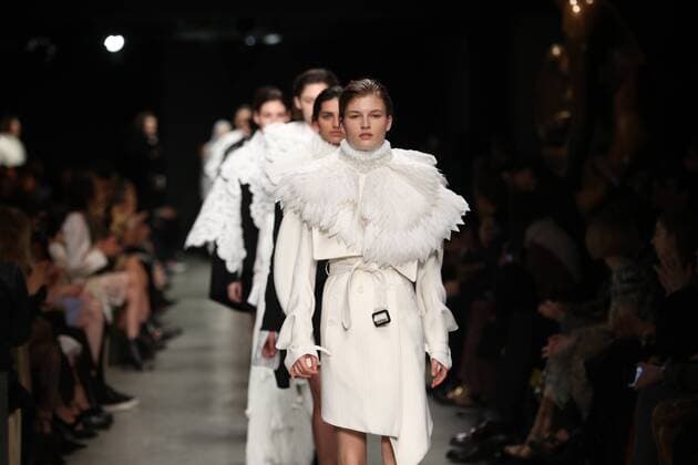 . 20 02 2017. London, United Kingdom. Burberry show on day four of London Fashion Week for Autumn Winter 2017.  xStephenxLockx xi-Imagesx IIM-14448-0019