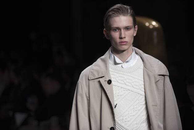 London Fashion Week: Burberry Fashion Show AW17 Burberry s fashion show for London Fashion Week AW17. The shoe took place at Burberry Makers House as part of the project in collaboration with the Henry Moore foundation.  AlbertoxPezzali