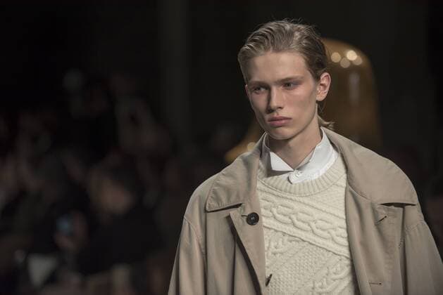 London Fashion Week: Burberry Fashion Show AW17 Burberry s fashion show for London Fashion Week AW17. The shoe took place at Burberry Makers House as part of the project in collaboration with the Henry Moore foundation.  AlbertoxPezzali