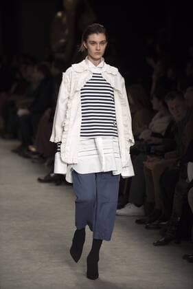 London Fashion Week: Burberry Fashion Show AW17 Burberry s fashion show for London Fashion Week AW17. The shoe took place at Burberry Makers House as part of the project in collaboration with the Henry Moore foundation.  AlbertoxPezzali