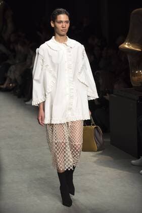 London Fashion Week: Burberry Fashion Show AW17 Burberry s fashion show for London Fashion Week AW17. The shoe took place at Burberry Makers House as part of the project in collaboration with the Henry Moore foundation.  AlbertoxPezzali