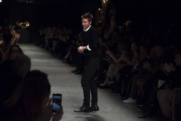 London Fashion Week: Burberry Fashion Show AW17 Burberry s fashion show for London Fashion Week AW17. The shoe took place at Burberry Makers House as part of the project in collaboration with the Henry Moore foundation.  AlbertoxPezzali