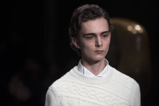 London Fashion Week: Burberry Fashion Show AW17 Burberry s fashion show for London Fashion Week AW17. The shoe took place at Burberry Makers House as part of the project in collaboration with the Henry Moore foundation.  AlbertoxPezzali