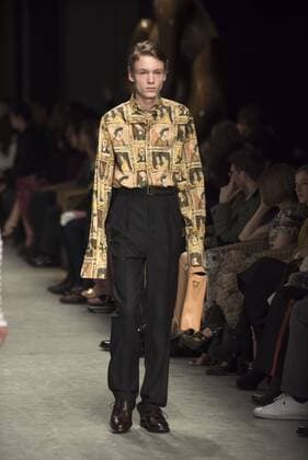 London Fashion Week: Burberry Fashion Show AW17 Burberry s fashion show for London Fashion Week AW17. The shoe took place at Burberry Makers House as part of the project in collaboration with the Henry Moore foundation.  AlbertoxPezzali