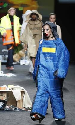 Bilder des Tages A model takes to the catwalk with a creation of the Fall Winter 2017 collection by designer Manuel Mourentan for label Wellnes at the Mercedes-Benz Fashion Week Madrid (MBFWM) held at the IFEMA Congress and Events center in Madrid, 21 February 2017. THE MBFWM runs from 16 to 21 February. MADRID FASHION WEEK !ACHTUNG: NUR REDAKTIONELLE NUTZUNG!  Copyright: xZipix 20170221-636232750084779435