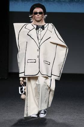 Bilder des Tages February 21, 2017 - Madrid, Spain - A model walks the runway at the OUTSIDERS DIVISION show during the EGO Mercedes-Benz Madrid Fashion Week Autumn Winter 2017 2018 at IFEMA on February 21, 2017 in Madrid, Spain Madrid Spain  - ZUMAn230 20170221_zaa_n230_174 Copyright: xOscarxGonzalezx