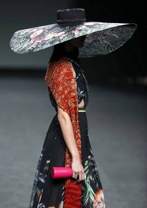 A model takes to the catwalk with a creation of the Fall Winter 2017 collection of the Spanish label Amai Rodriguez at the Mercedes-Benz Fashion Week Madrid (MBFWM) held at the IFEMA Congress and Events center in Madrid, 21 February 2017. THE MBFWM runs from 16 to 21 February. MADRID FASHION WEEK !ACHTUNG: NUR REDAKTIONELLE NUTZUNG!  Copyright: xJJGuillenx GRA447 20170221-636232944033555184