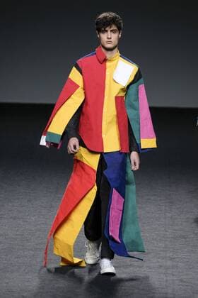 Bilder des Tages February 21, 2017 - Madrid, Spain - A model walks the runway at the OUTSIDERS DIVISION show during the EGO Mercedes-Benz Madrid Fashion Week Autumn Winter 2017 2018 at IFEMA on February 21, 2017 in Madrid, Spain Madrid Spain  - ZUMAn230 20170221_zaa_n230_198 Copyright: xOscarxGonzalezx