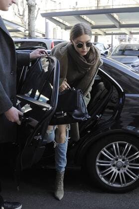 Milano Bella Hadid and Gigi Hadid arriving at the hotel for the Milan Fashion Week  Copyright: xLivioxValeriox xIPAx xLivioxValeriox