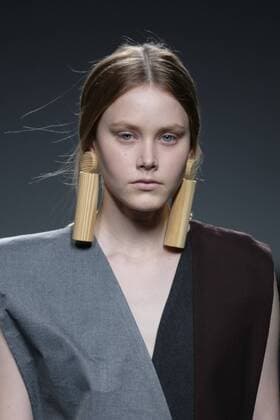 Bilder des Tages February 21, 2017 - Madrid, Spain - A model walks the runway at the NACHO COSTA show during the EGO Mercedes-Benz Madrid Fashion Week Autumn Winter 2017 2018 at IFEMA on February 21, 2017 in Madrid, Spain Madrid Spain  - ZUMAn230 20170221_zaa_n230_456 Copyright: xOscarxGonzalezx
