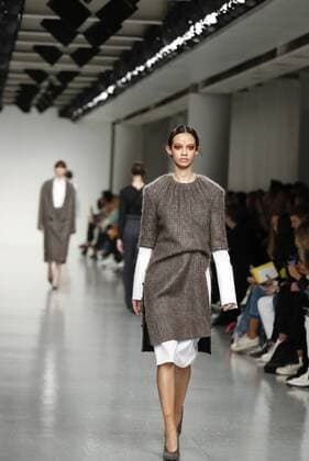 Models present creations of J. JS Lee during the London Fashion Week in London, Britain, on Feb. 21, 2017. ) BRITAIN-LONDON-FASHION WEEK-J. JS LEE HanxYan 