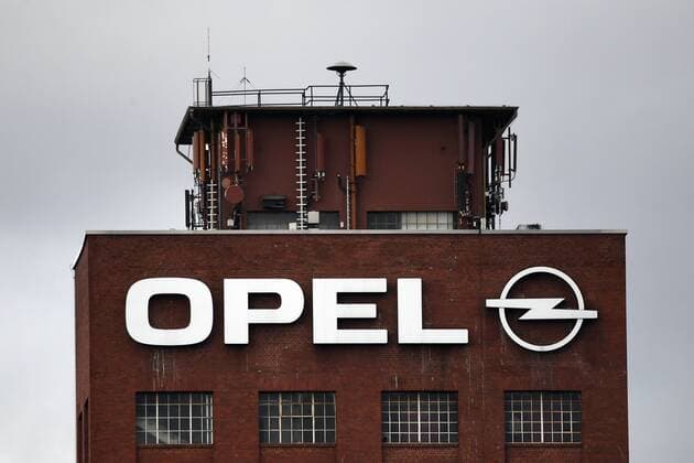 22.02.2017, xjhx, News Opel Hauptquartier Ruesselsheim, deloka, v.l. Opel Zentrale in Ruesselsheim Fabrikturm News Opel Zentrale Hauptquartier Ruesselsheim