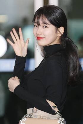 SEOUL, SOUTH KOREA - FEBRUARY 22: South Korean singer and actress Suzy Bae arrives at Incheon International Airport and sets out for Milan Fashion Week Fall Winter 2017 18 on February 22, 2017 in Seoul, South Korea.  Copyright: xVCGx CFP500441818