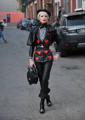 milano 22-02-2107 milano fashion week - settimana della moda sfilata gucci nella foto street style - streetsnaps  0