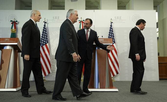 US Secretary of State Rex Tillerson (2L), Mexican Foreign Minister Luis Videgaray (2R), US National Security Secretary John Kelly (L) and Mexico s Secretary of Government Miguel Angel Osorio (R) during a press conference in Mexico City, Mexico, 23 February 2017. Kelly assured that there will be no massive deportations or military operations against Mexican immigrants in the United States. KELLY: THERE WILL BE NO MASSIVE DEPORTATIONS NOR MILITARY OPERATIONS AGAINST IMMIGRANTS !ACHTUNG: NUR REDAKTIONELLE NUTZUNG!  Copyright: xJoséxMéndezx MEX001 20170223-636234869200508294
