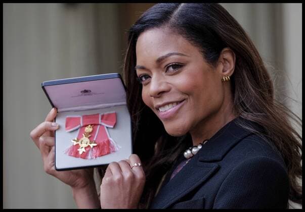 Verleihung von Ritterorden in London . 23 02 2017. London, United Kingdom. Investitures. Buckingham Palace. Actress Naomie Harris after the Queen s investitures at Buckingham Palace  xi-Imagesx xPoolx IIM-14494-0001